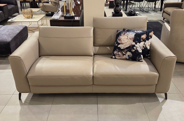 sofa i taboret Can Can dostępne w salonie